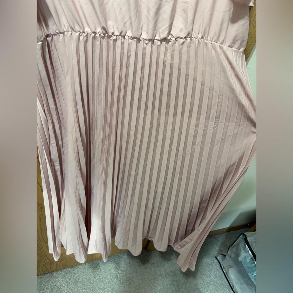 SHEIN Blush Pink Curve Pleated Open Back with a Bow Dress - Picture 3 of 8